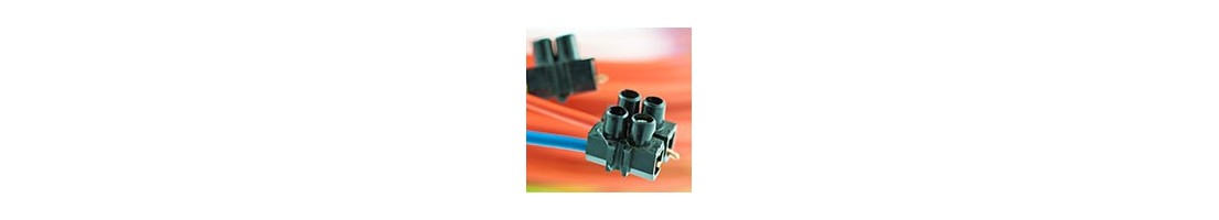 Câbles, cordons et prise pour connexion informatique, hi-fi audio, télévision et réseaux.